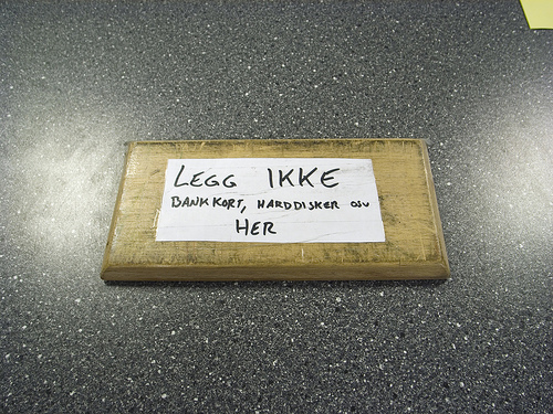 Don't place bank cards, hard disks, etc. here.